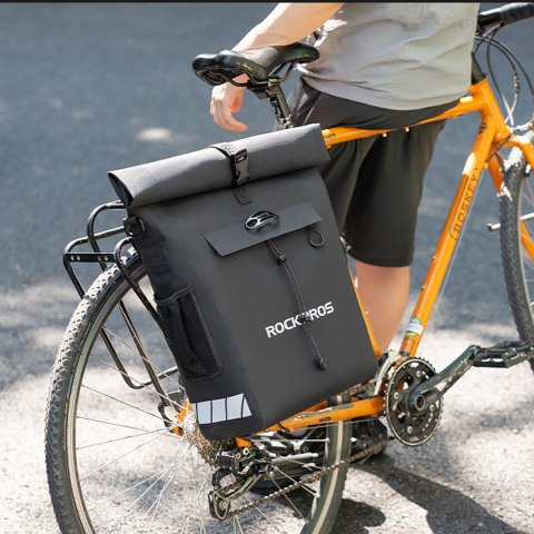 Sakwa rowerowa z funkcją plecaka wodoodporna z zaczepem na kask 18l - czarna
