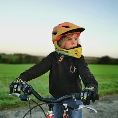 Kask rowerowy dziecięcy z odpinaną szczęką rozmiar S - żółto-pomarańczowy