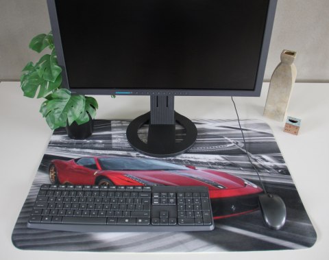 Podkładka na biurko 50×70 cm, wzór Ferrari - ekologiczny filc, nadruk HD, ochrona blatu, do biura i pokoju - Bertoni