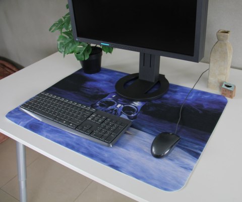 Podkładka na biurko 50×70 cm, wzór Skull - ekologiczny filc, nadruk HD, ochrona blatu, do biura i pokoju - Bertoni